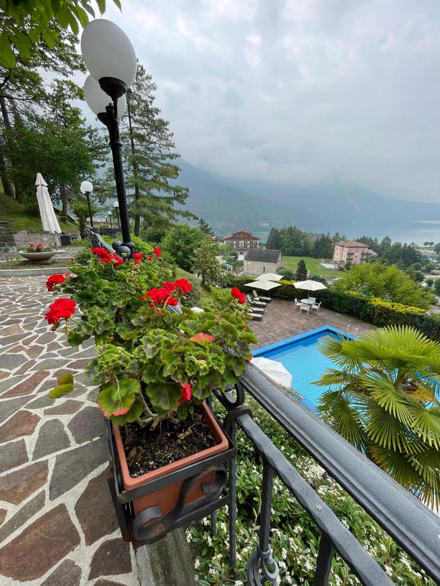 Hotel Miralago Molveno Esterno foto