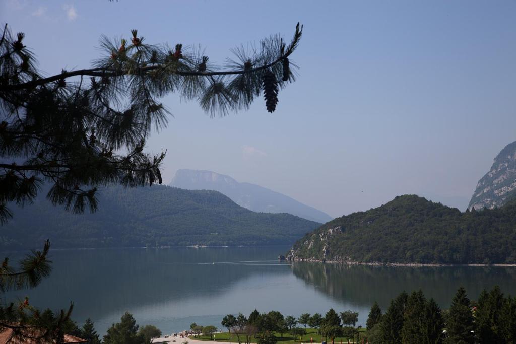 Hotel Miralago Molveno Esterno foto