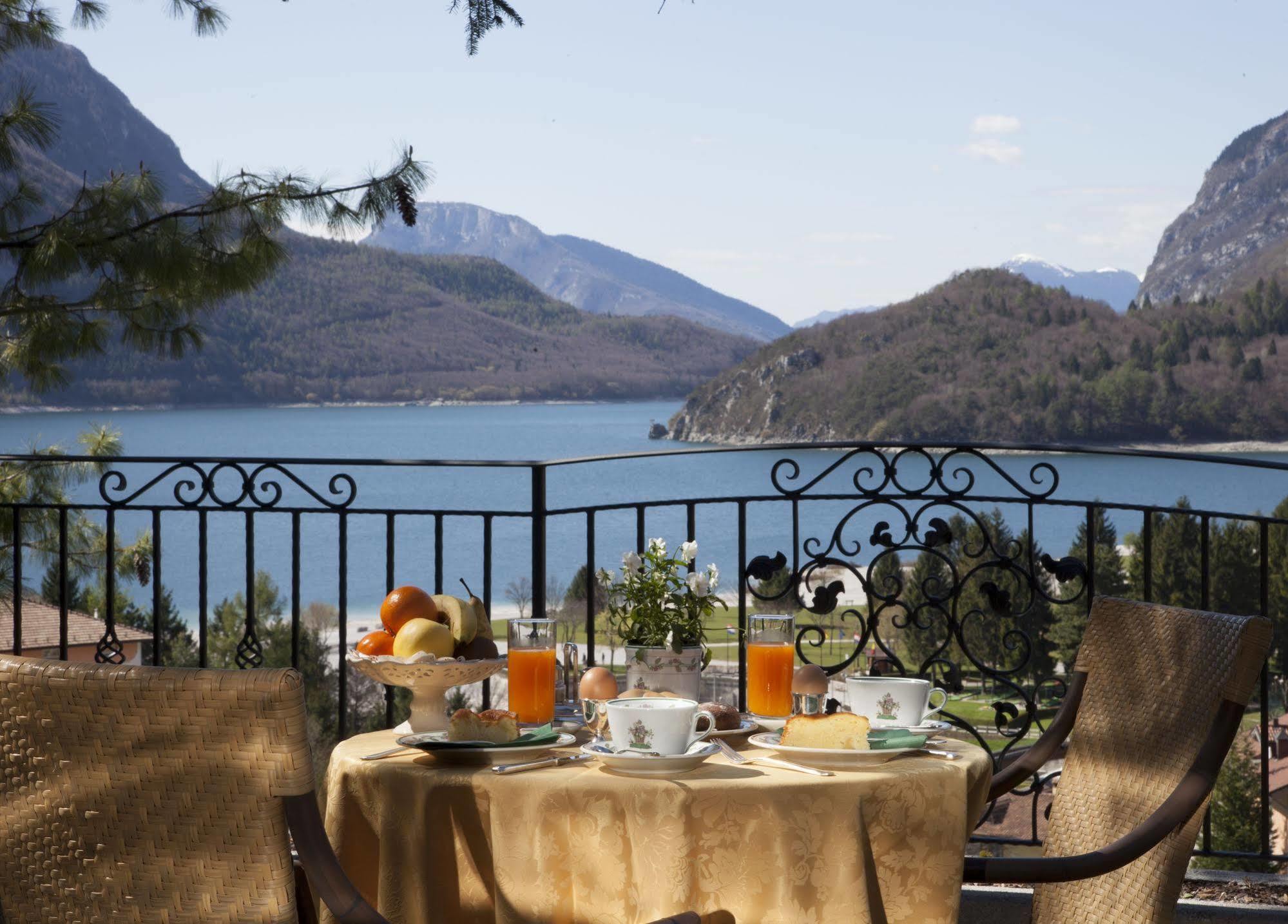 Hotel Miralago Molveno Esterno foto